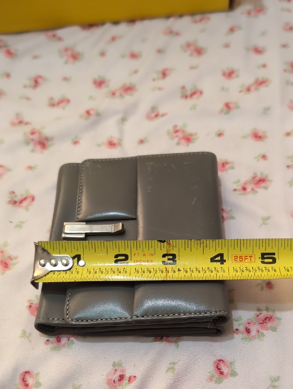 Vintage Gary's Compact Gray Women's Leather Wallet with Silver-Tone Clip